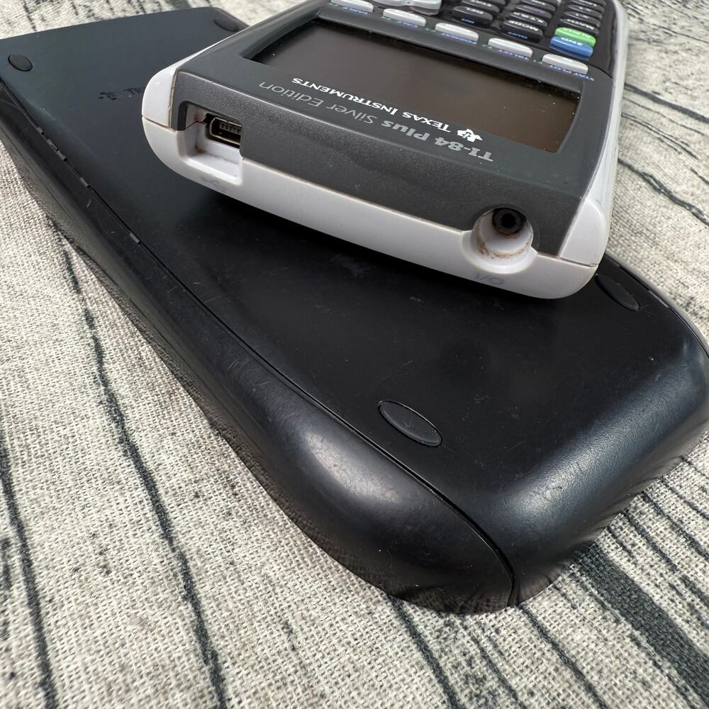 Texas Instruments TI-84 Plus Silver Edition Graphing Calculator - Tested Working - Picture 9 of 11
